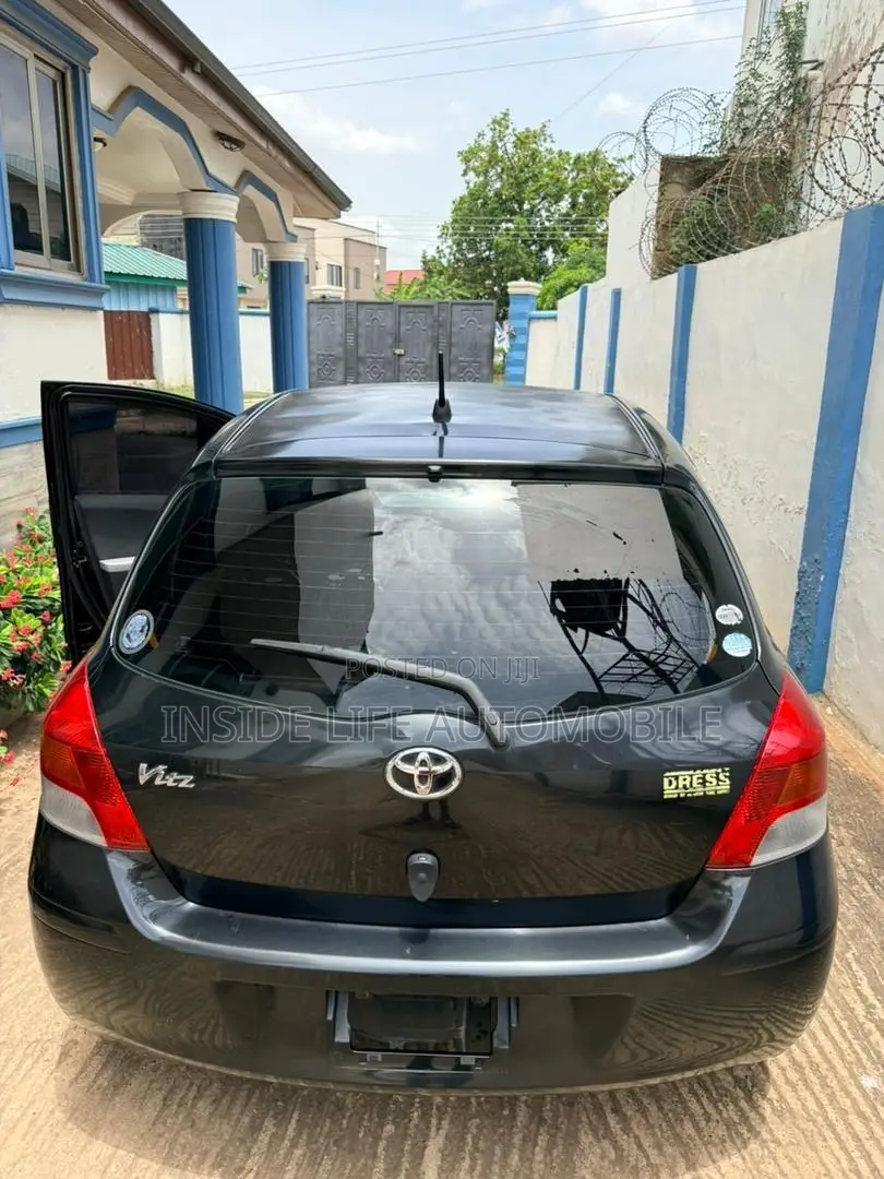 Toyota Vitz 2010 Black