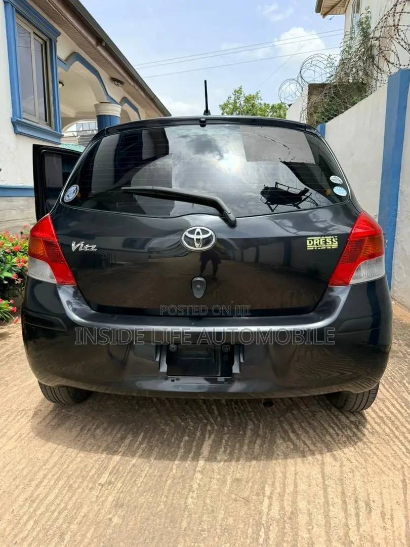 Toyota Vitz 2010 Black