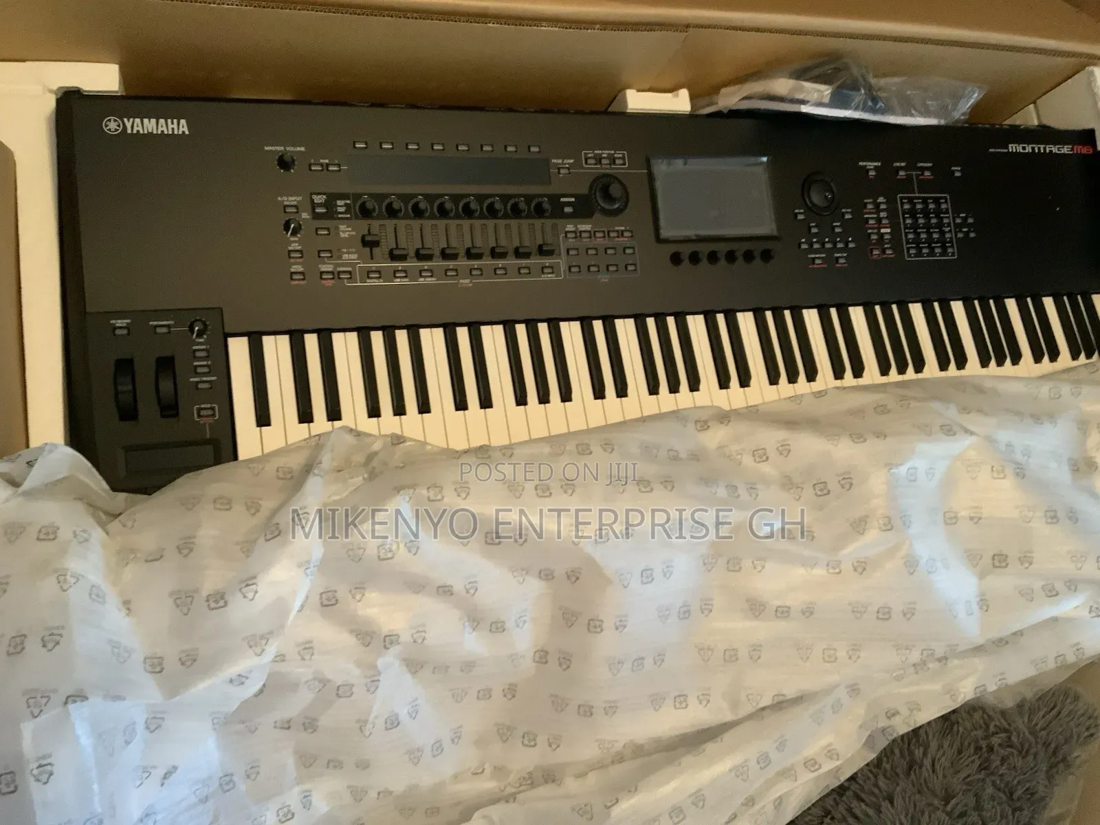 Yamaha Montage M8x 88-Key Synthesizer With Stand