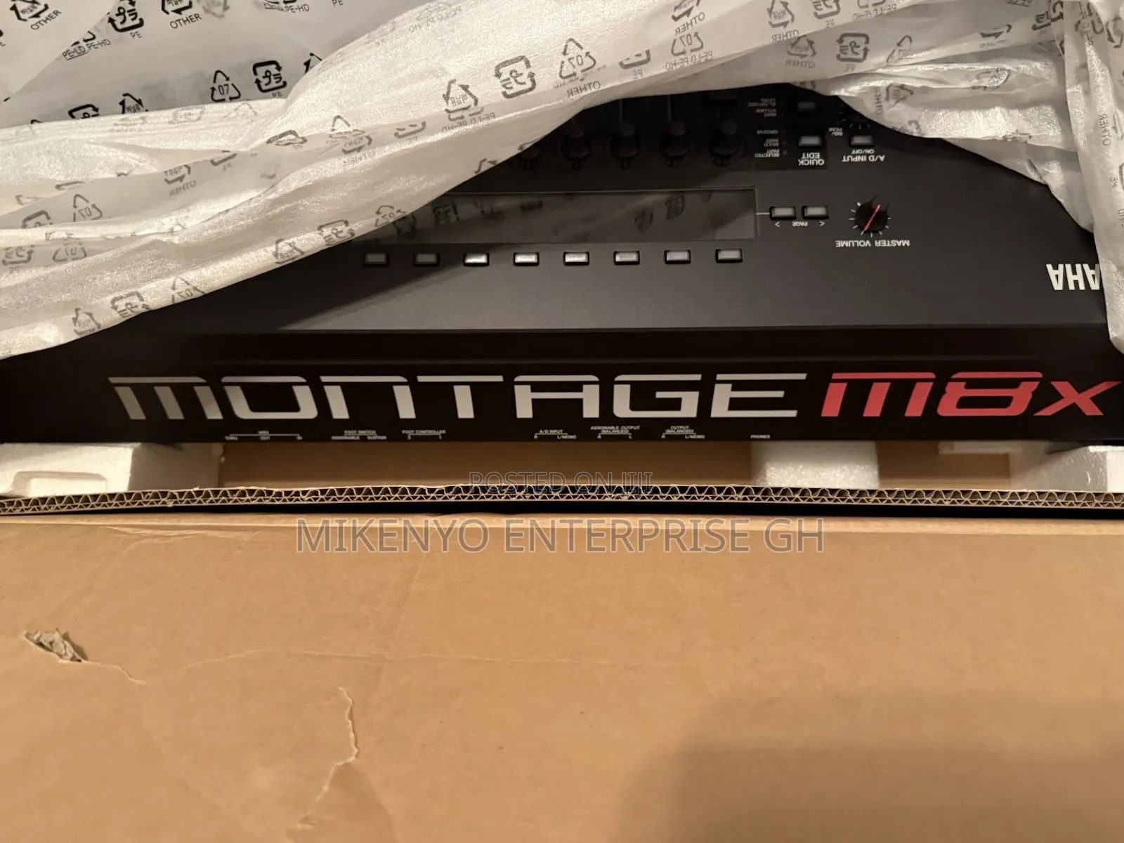 Yamaha Montage M8x 88-Key Synthesizer With Stand