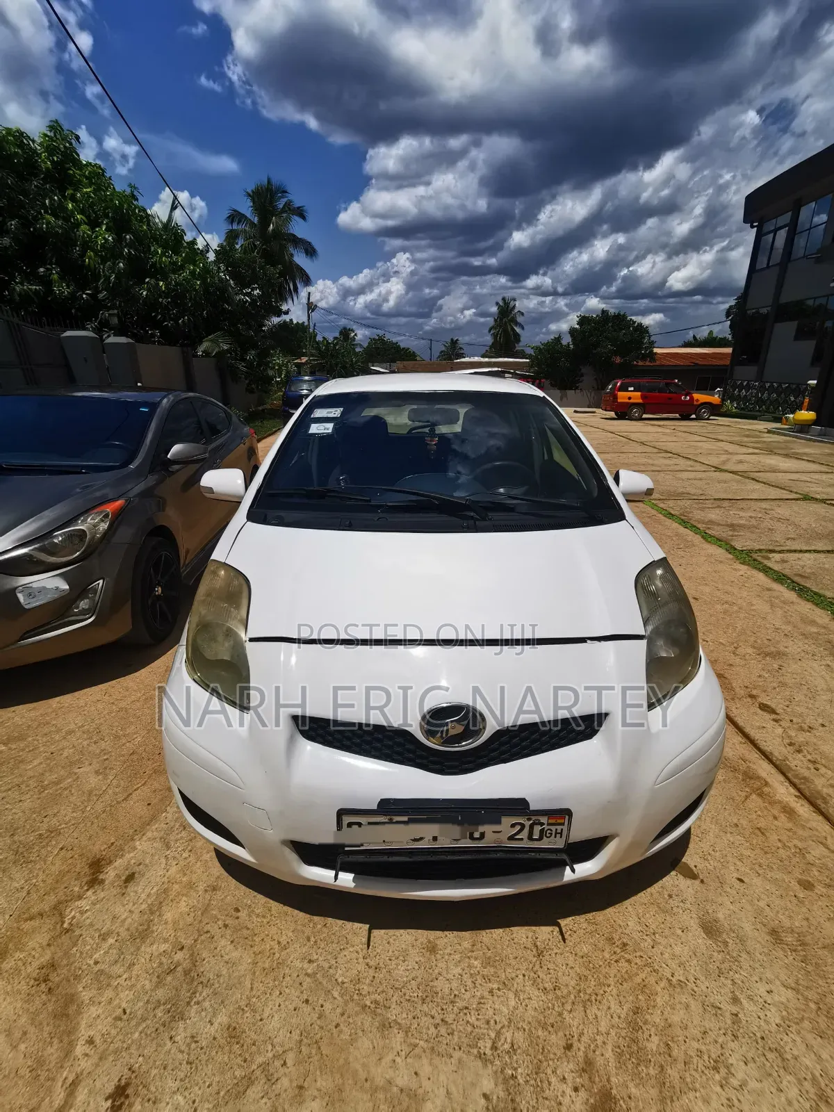 Toyota Vitz 2010 White