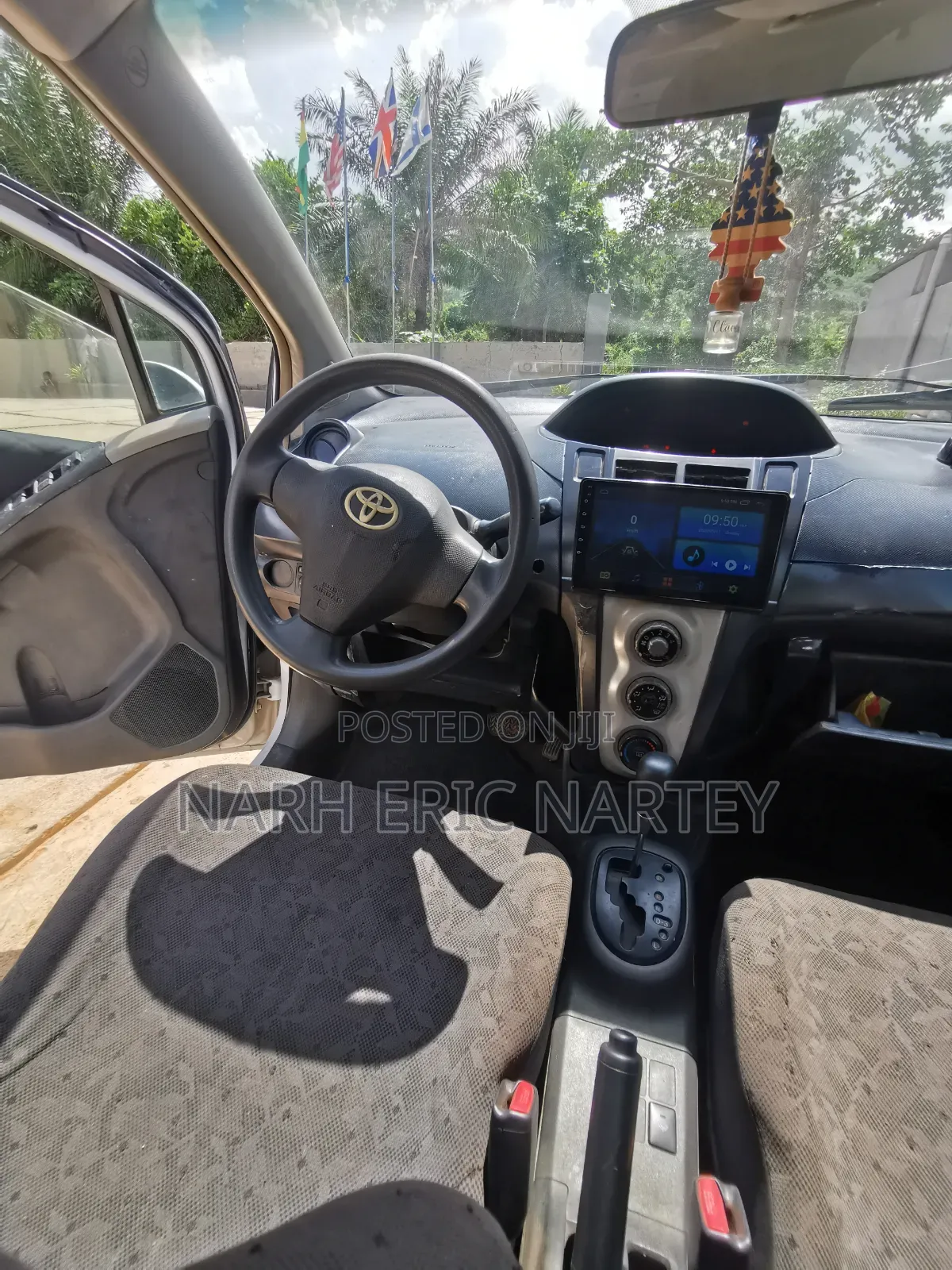 Toyota Vitz 2010 White