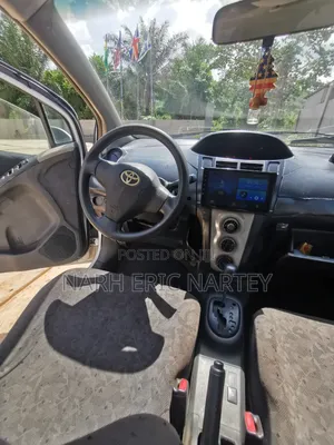 Toyota Vitz 2010 White