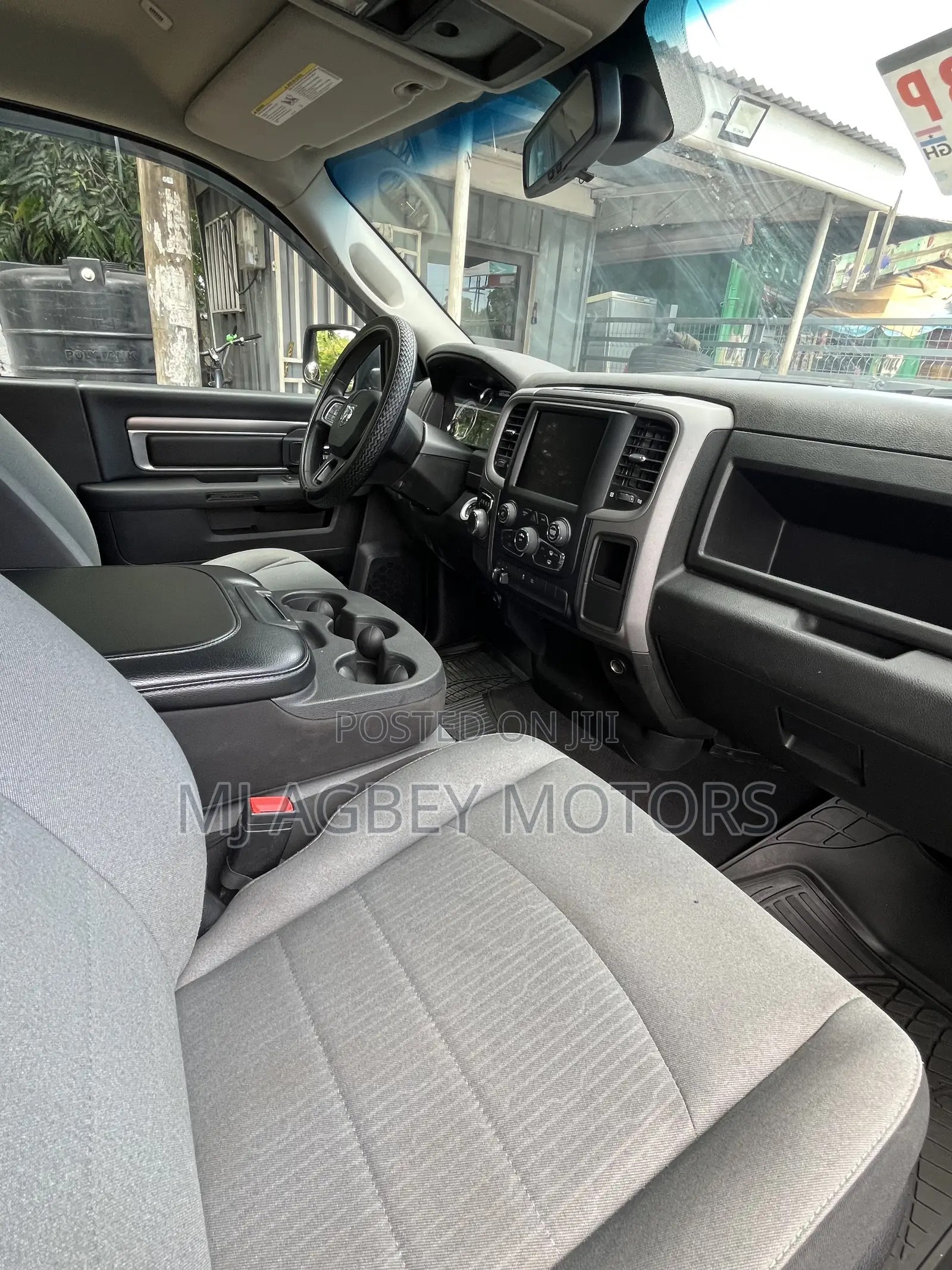 RAM 1500 2021 Gray