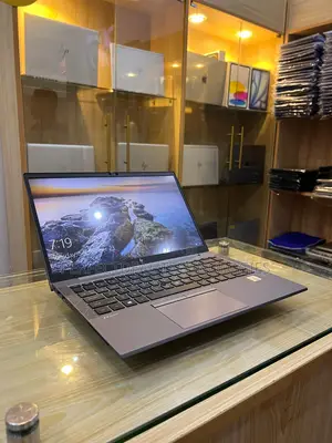 New Laptop HP ZBook Firefly 14 G7 8GB Intel Core i5 SSD 256GB