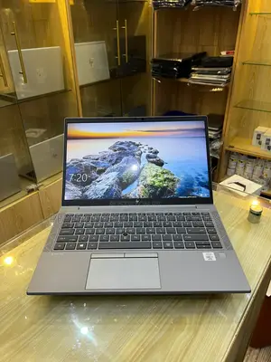 New Laptop HP ZBook Firefly 14 G7 8GB Intel Core i5 SSD 256GB