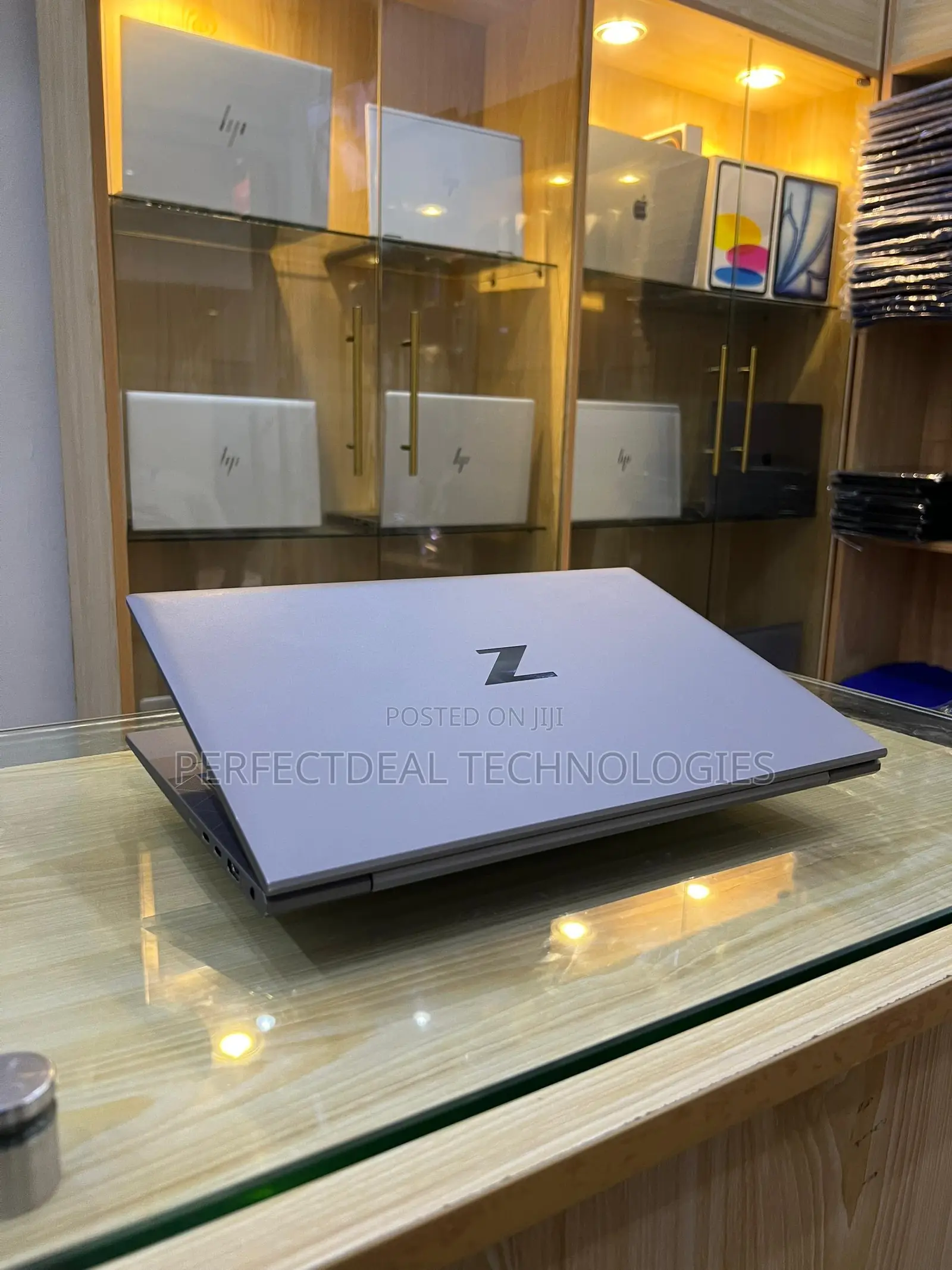 New Laptop HP ZBook Firefly 14 G7 8GB Intel Core i5 SSD 256GB