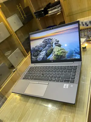 New Laptop HP ZBook Firefly 14 G7 8GB Intel Core i5 SSD 256GB