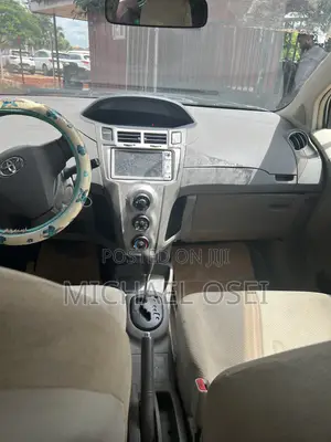 Toyota Vitz 1.3 AWD 5dr 2010 Silver
