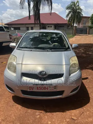 Toyota Vitz 1.3 AWD 5dr 2010 Silver