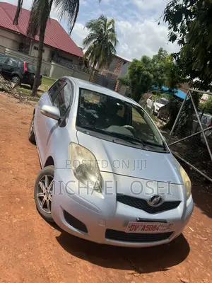 Toyota Vitz 1.3 AWD 5dr 2010 Silver