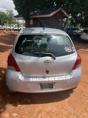 Toyota Vitz 1.3 AWD 5dr 2010 Silver