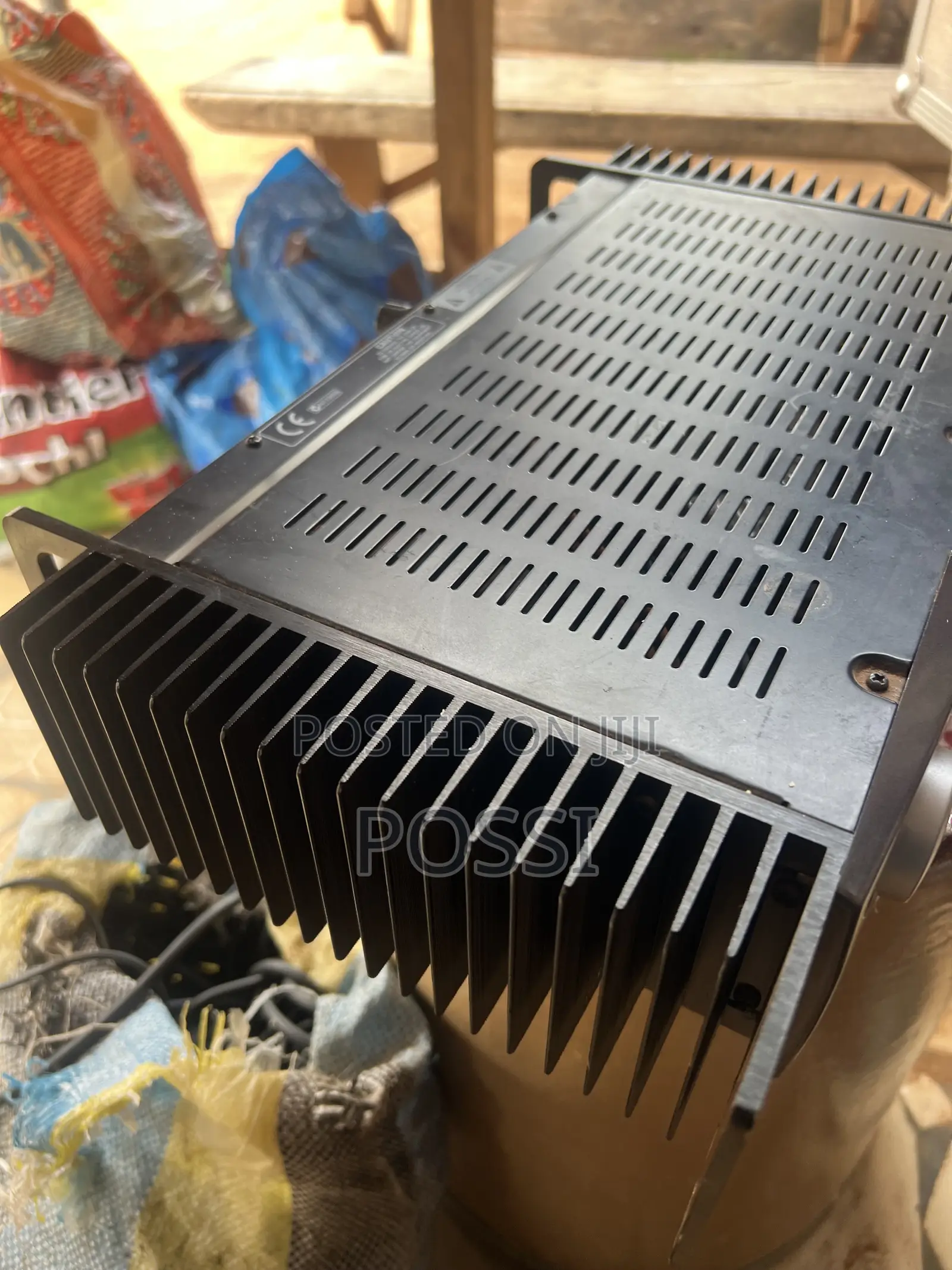 Original Behringer Power Amplifier ( Mid )