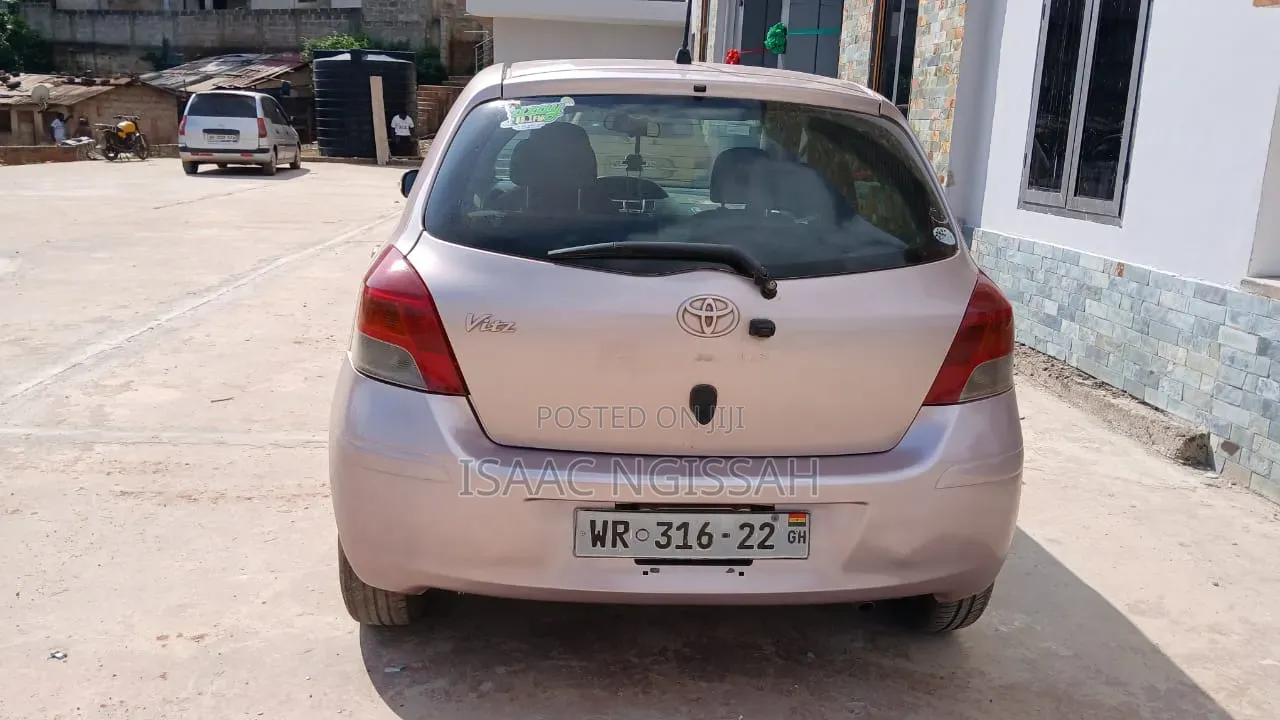 Toyota Vitz 1.0 FWD 5dr 2010 Pink
