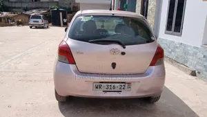 Toyota Vitz 1.0 FWD 5dr 2010 Pink