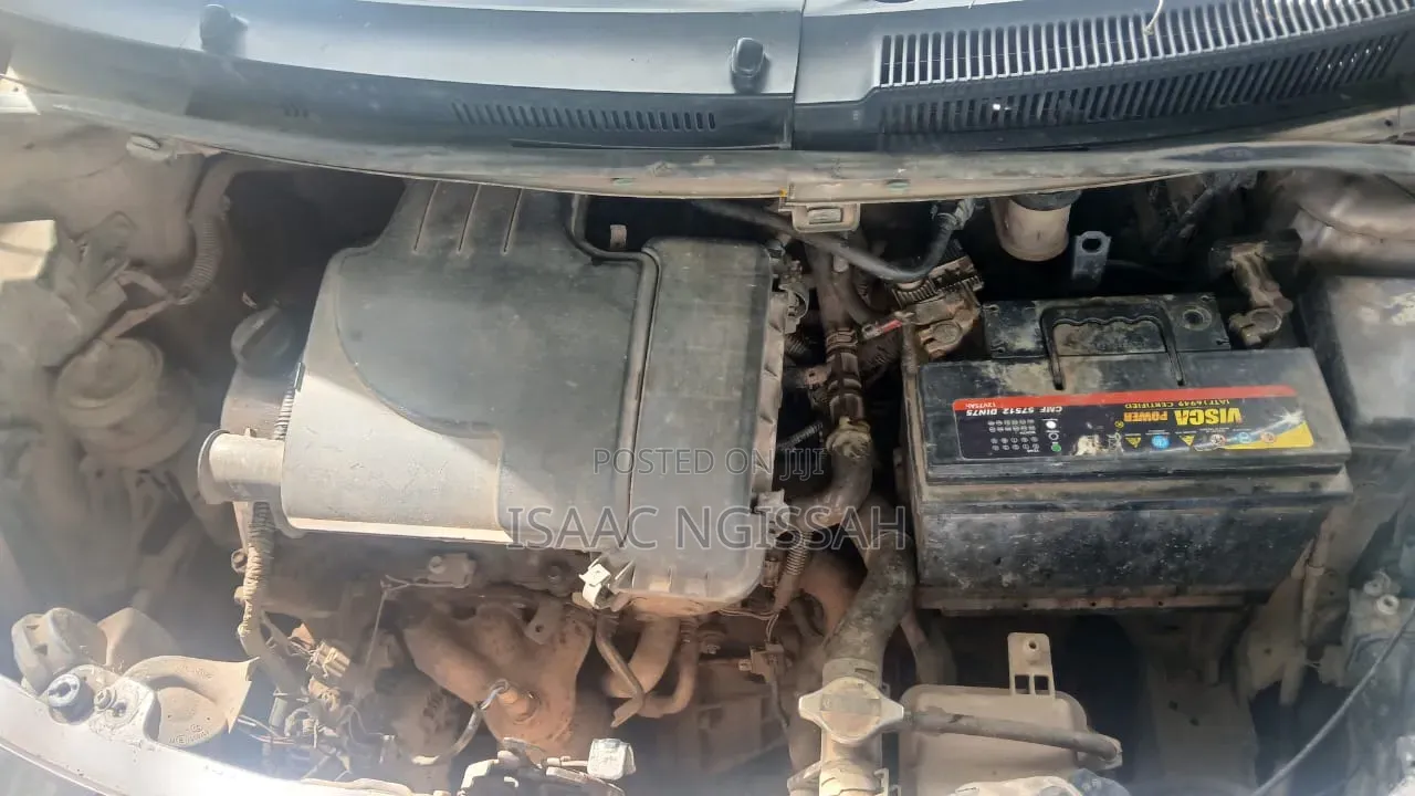 Toyota Vitz 1.0 FWD 5dr 2010 Pink