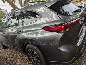 Toyota Highlander XLE 2022 Gray