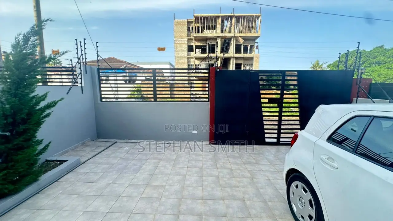 3bdrm House in Apsrtment House, Ola Achool Area for rent