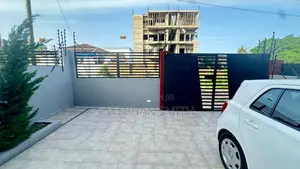 3bdrm House in Apsrtment House, Ola Achool Area for rent