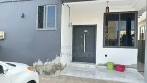 3bdrm House in Apsrtment House, Ola Achool Area for rent