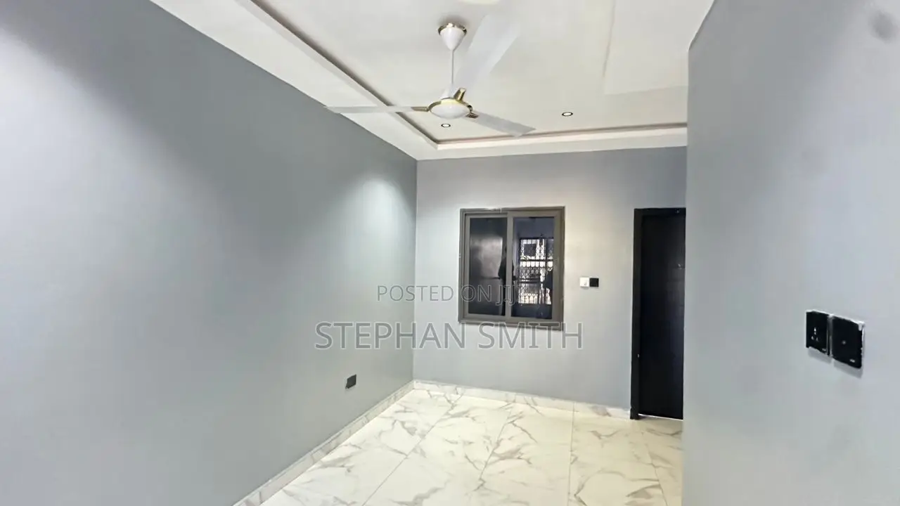3bdrm House in Apsrtment House, Ola Achool Area for rent