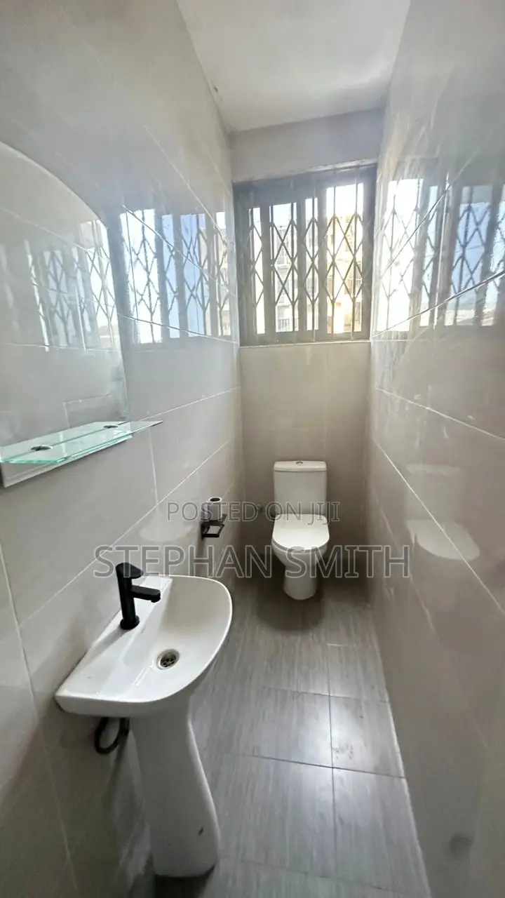 3bdrm House in Apsrtment House, Ola Achool Area for rent