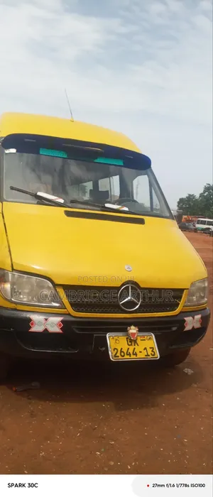 Mercedes-Benz Sprinter 2000 Yellow