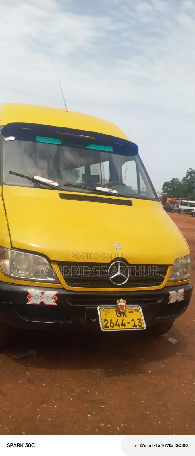 Mercedes-Benz Sprinter 2000 Yellow