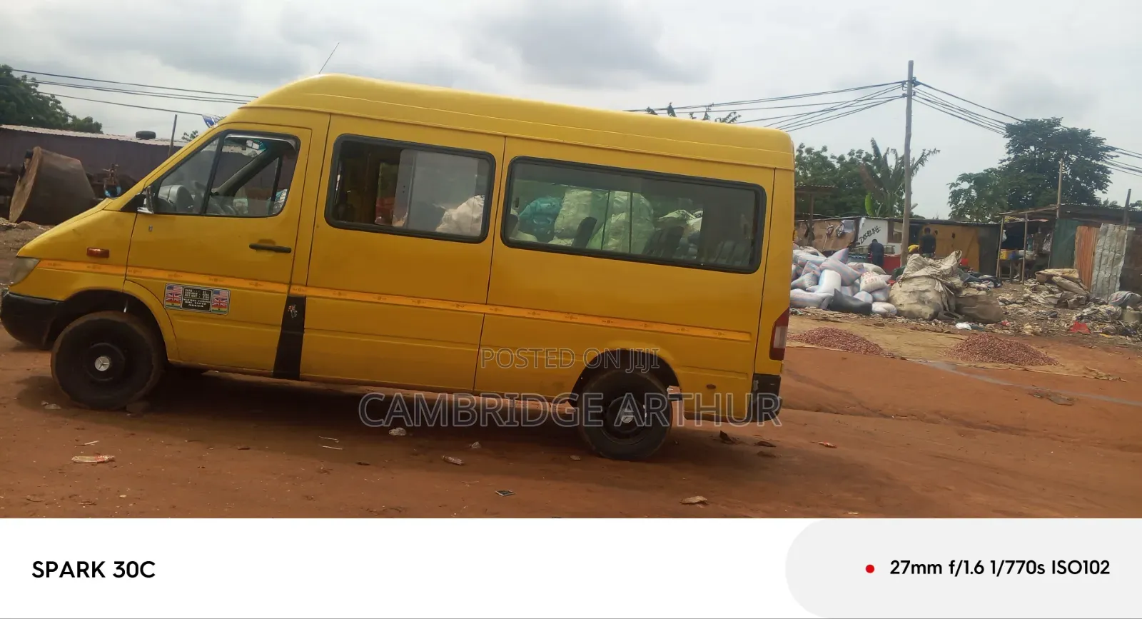 Mercedes-Benz Sprinter 2000 Yellow