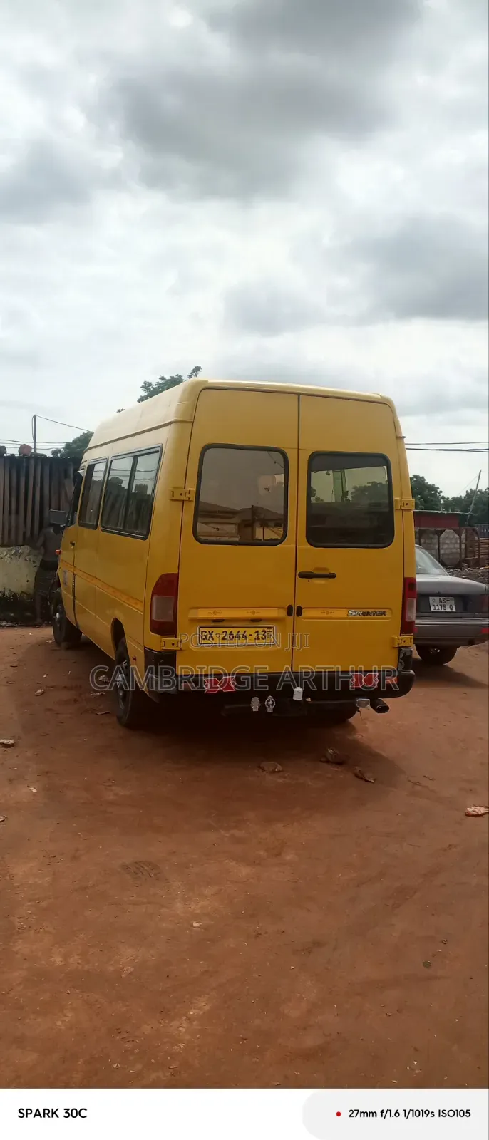Mercedes-Benz Sprinter 2000 Yellow