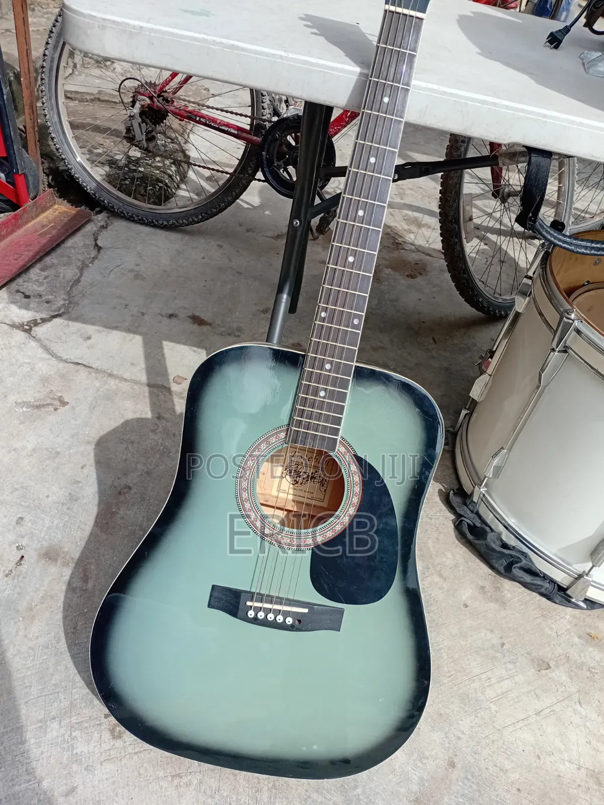 Full Acoustic Guitar