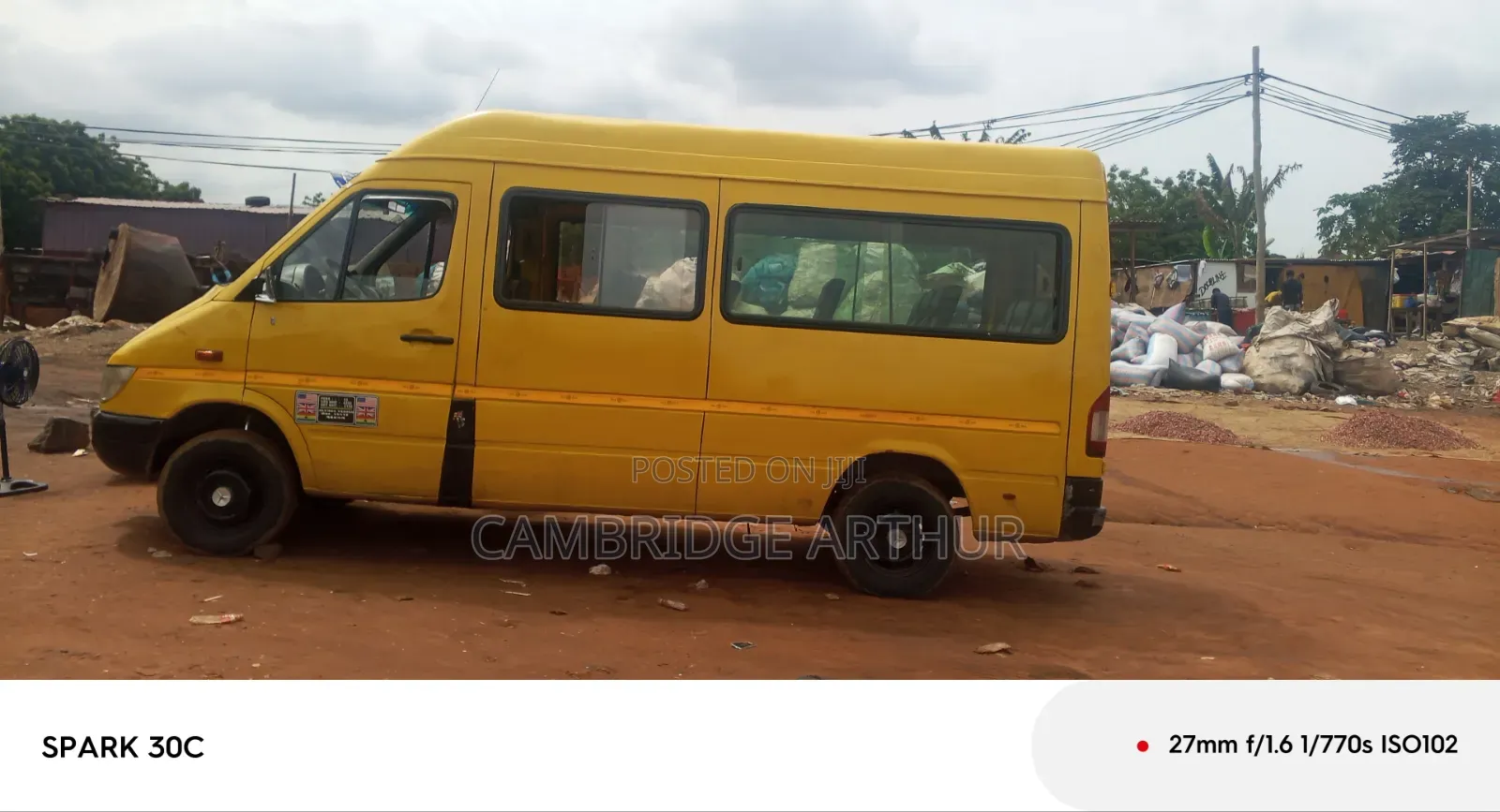 Mercedes-Benz Sprinter 2000 Yellow
