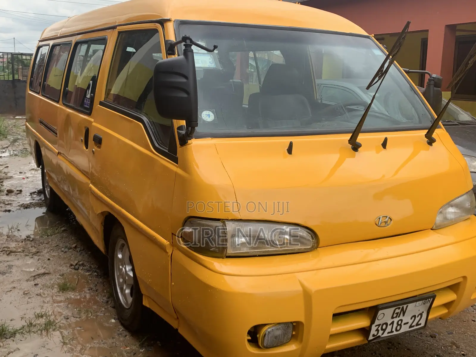 Hyundai H-100 2000 Yellow
