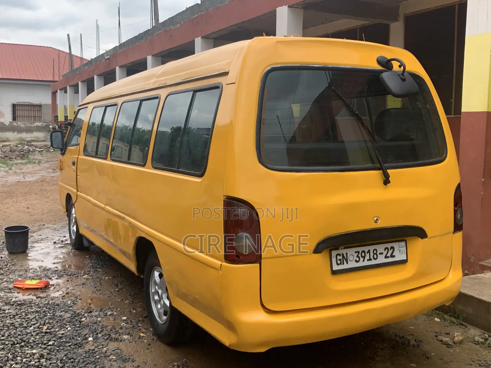 Hyundai H-100 2000 Yellow