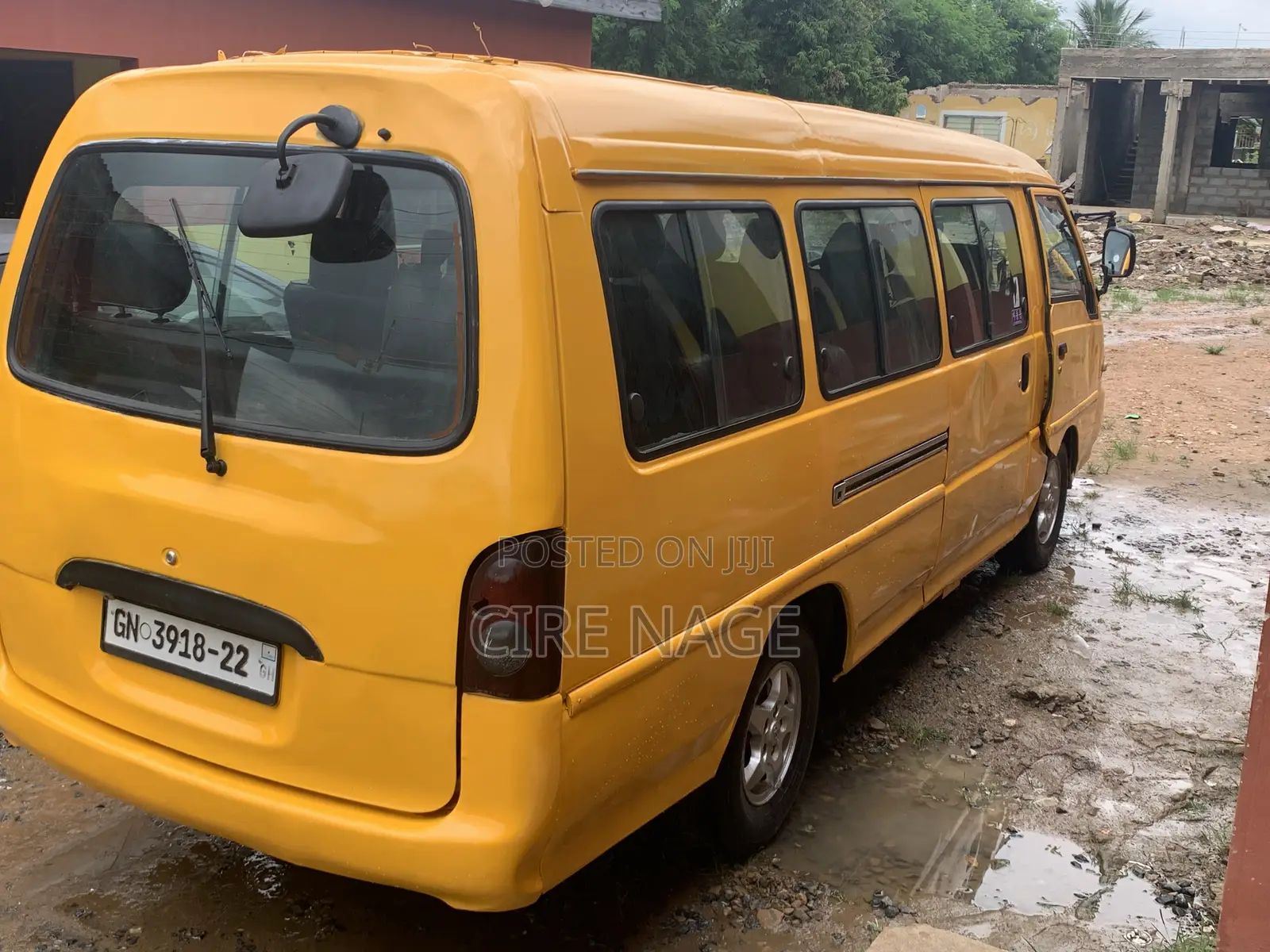 Hyundai H-100 2000 Yellow