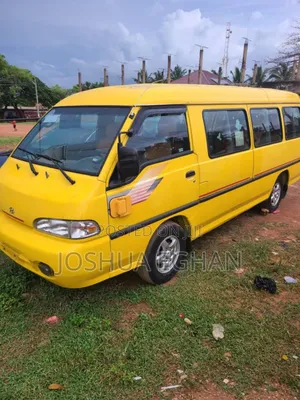 Hyundai H-100 2004 Yellow