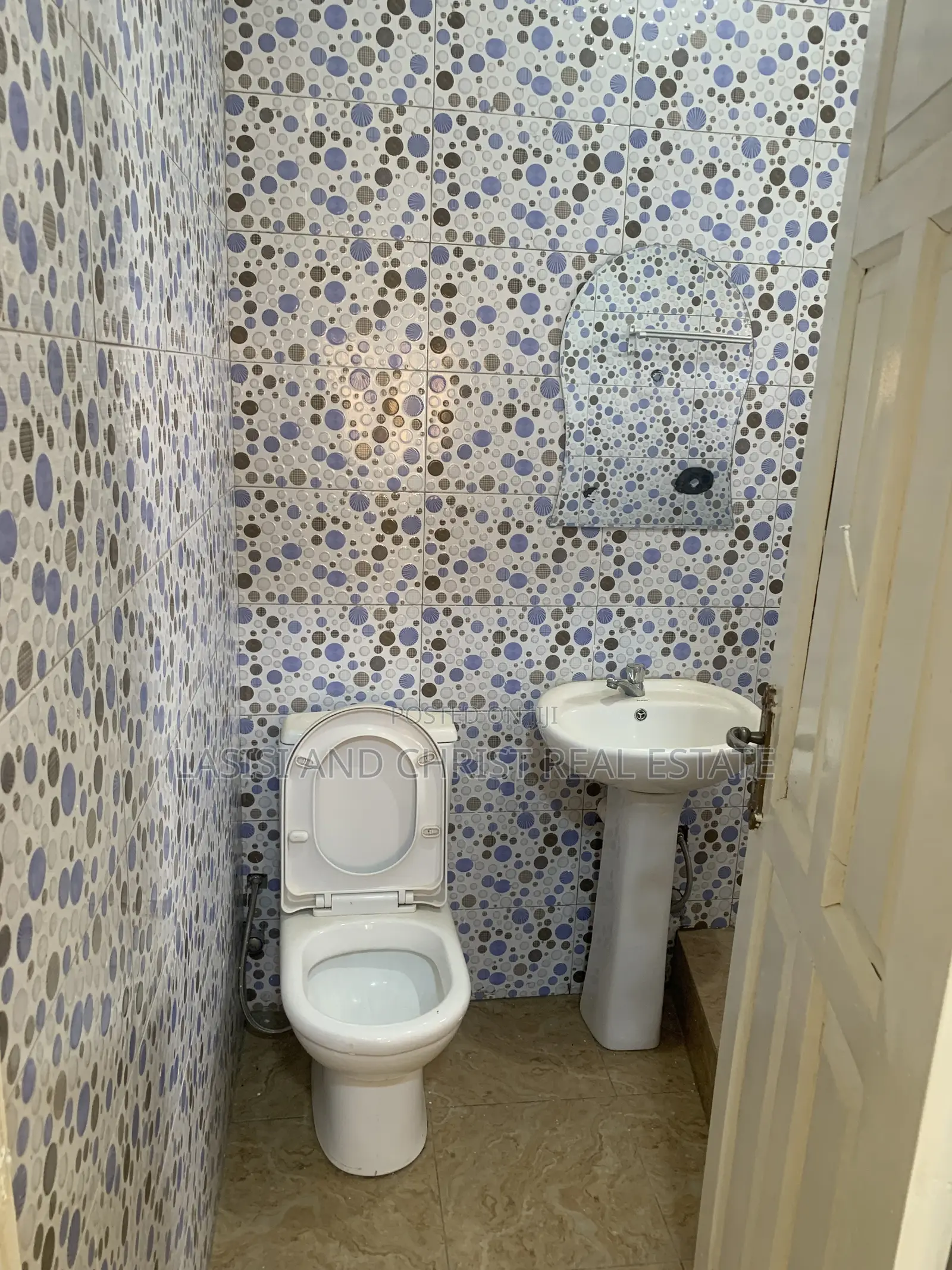 2bdrm Apartment in Lasisi And Christ, Amasaman for rent
