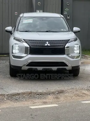 Mitsubishi Outlander SEL Launch Edition 2022 White