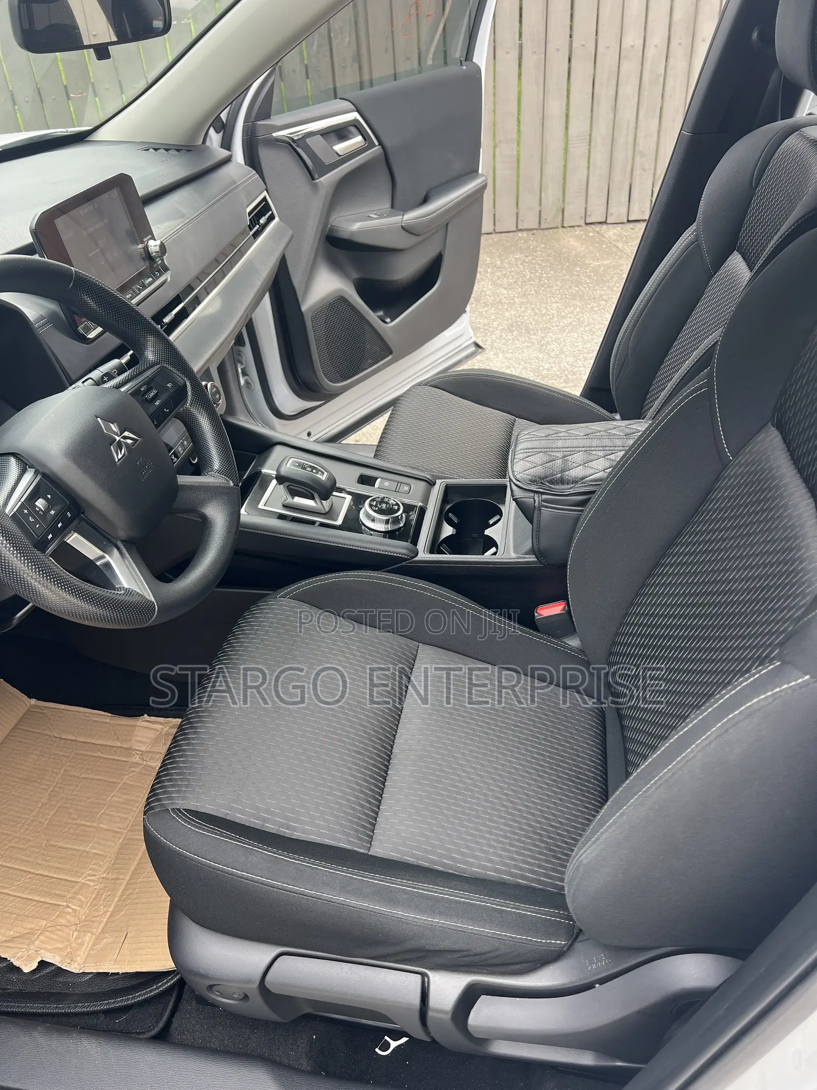 Mitsubishi Outlander SEL Launch Edition 2022 White