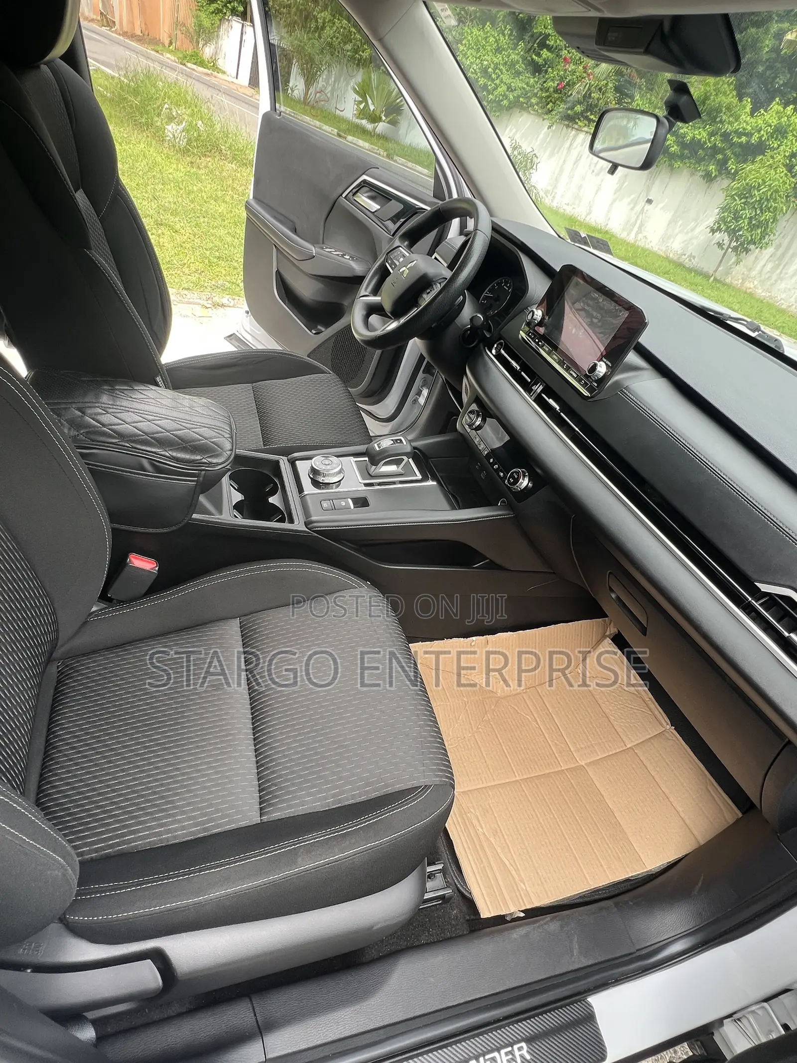Mitsubishi Outlander SEL Launch Edition 2022 White