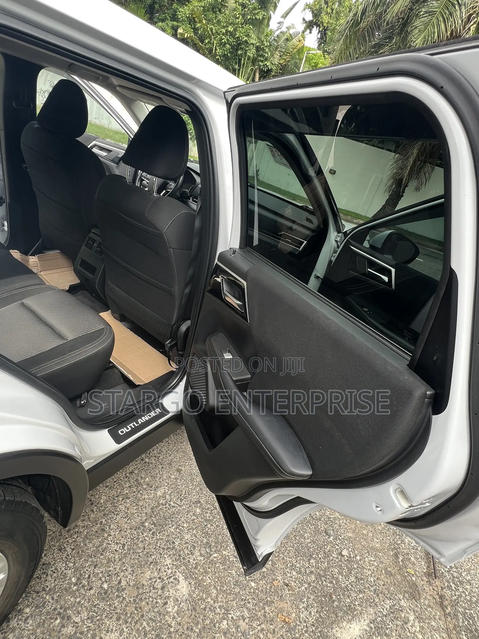 Mitsubishi Outlander SEL Launch Edition 2022 White