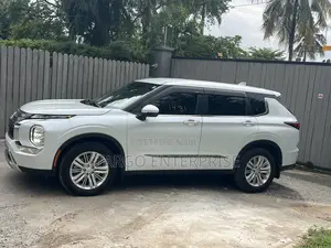 Mitsubishi Outlander SEL Launch Edition 2022 White