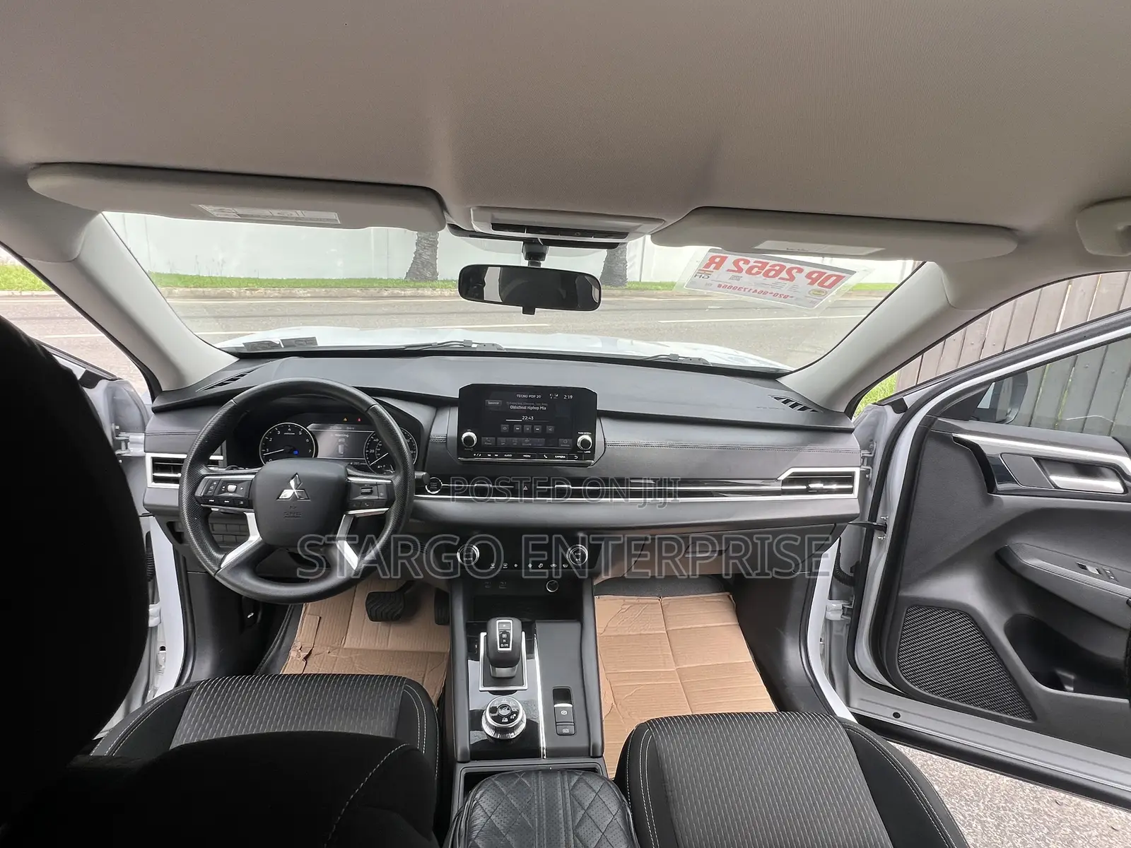 Mitsubishi Outlander SEL Launch Edition 2022 White