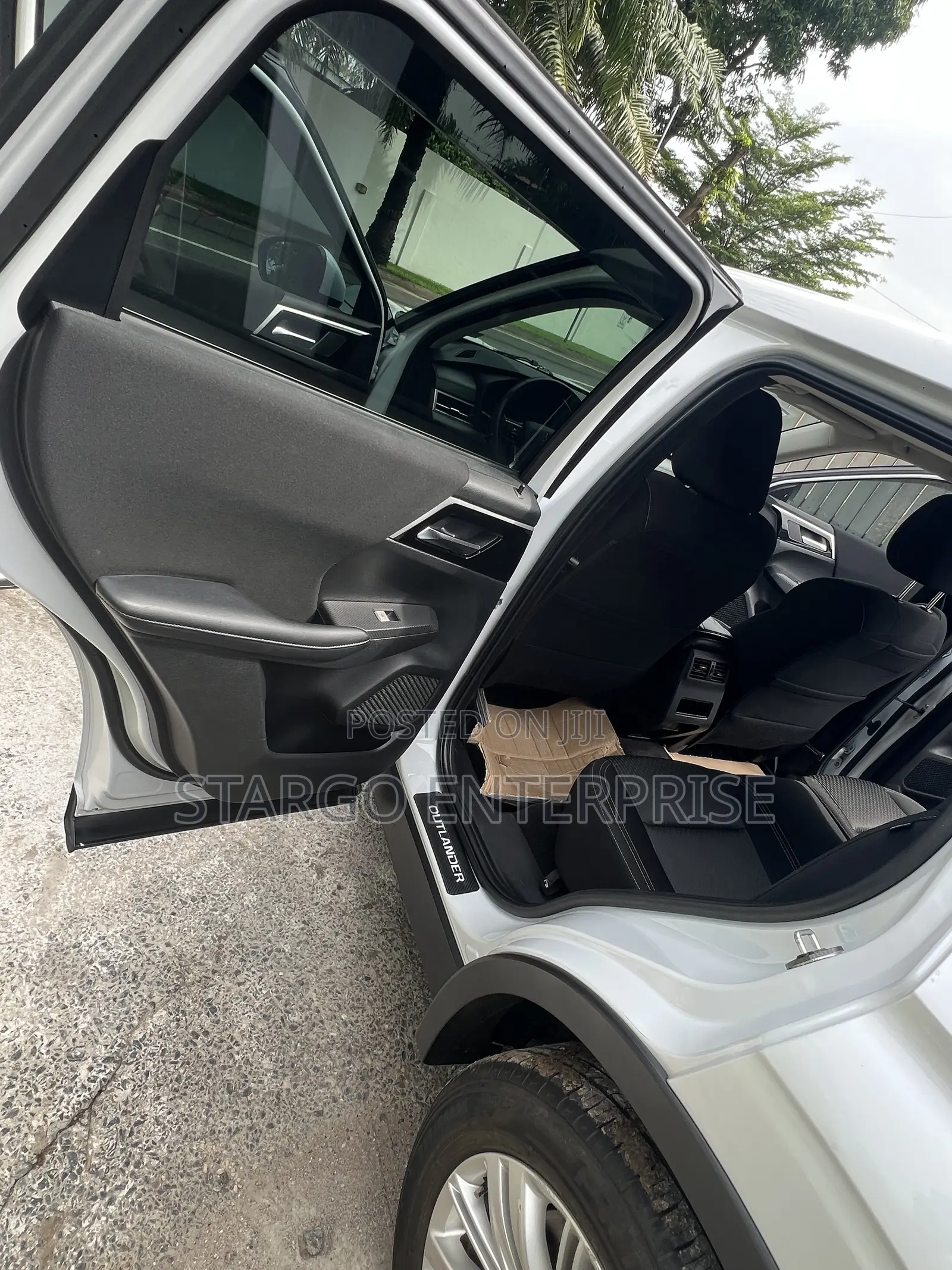 Mitsubishi Outlander SEL Launch Edition 2022 White