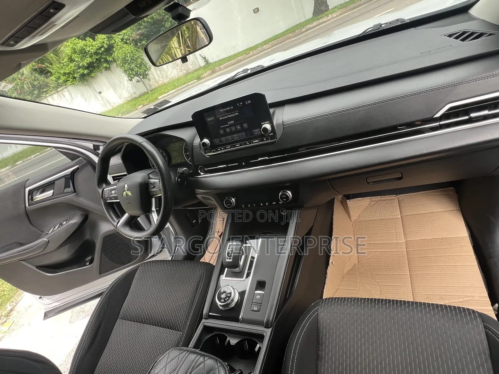 Mitsubishi Outlander SEL Launch Edition 2022 White