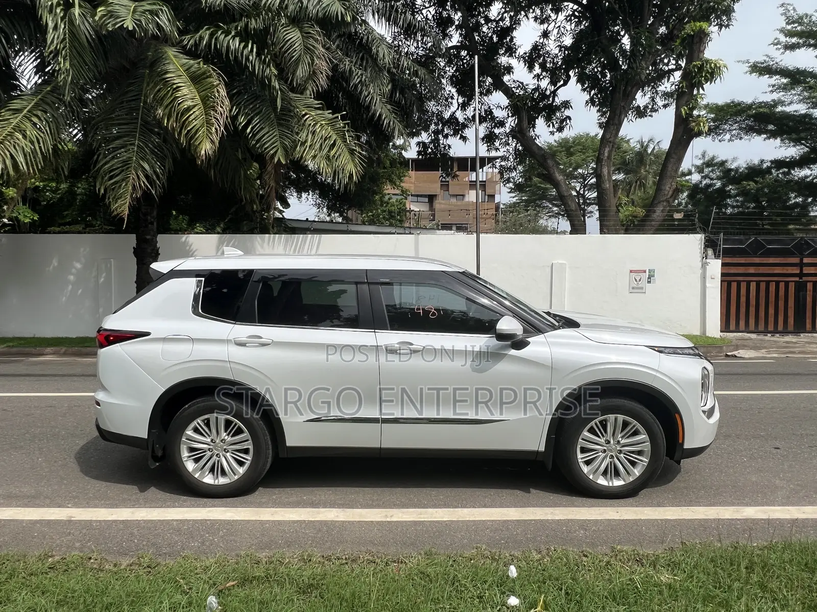 Mitsubishi Outlander SEL Launch Edition 2022 White