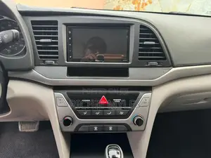 Hyundai Elantra 2017 Silver