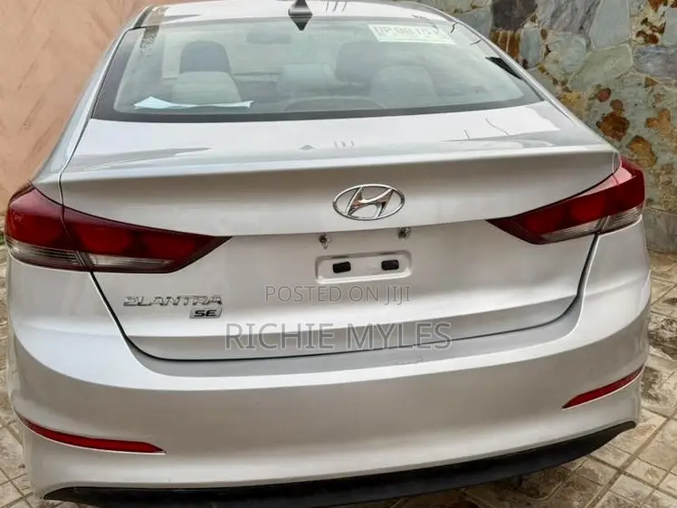 Hyundai Elantra 2017 Silver