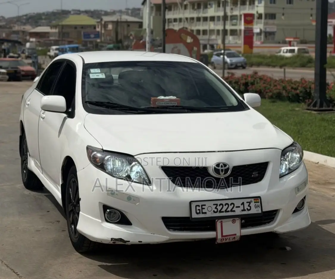 Toyota Corolla 2010 White