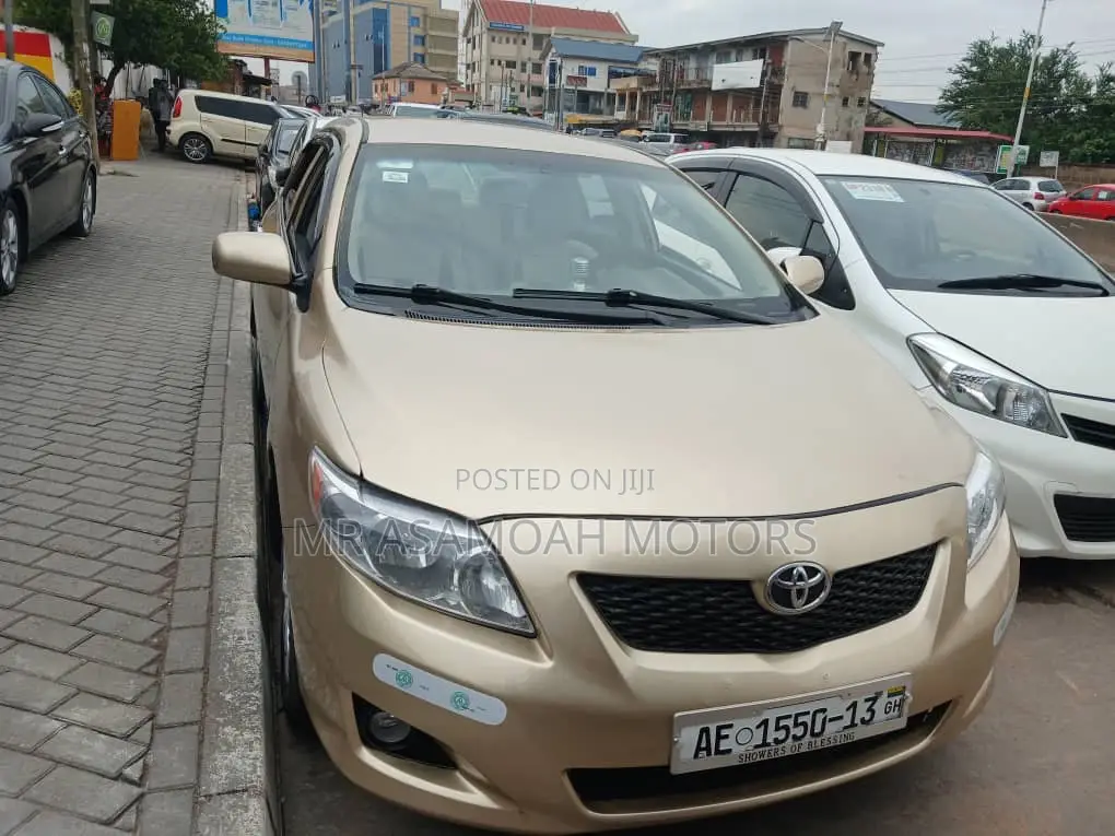 Toyota Corolla Base 4dr Sedan (1.8L 4cyl 5M) 2010 Gold